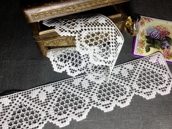 FSL Romantic Heart Lace